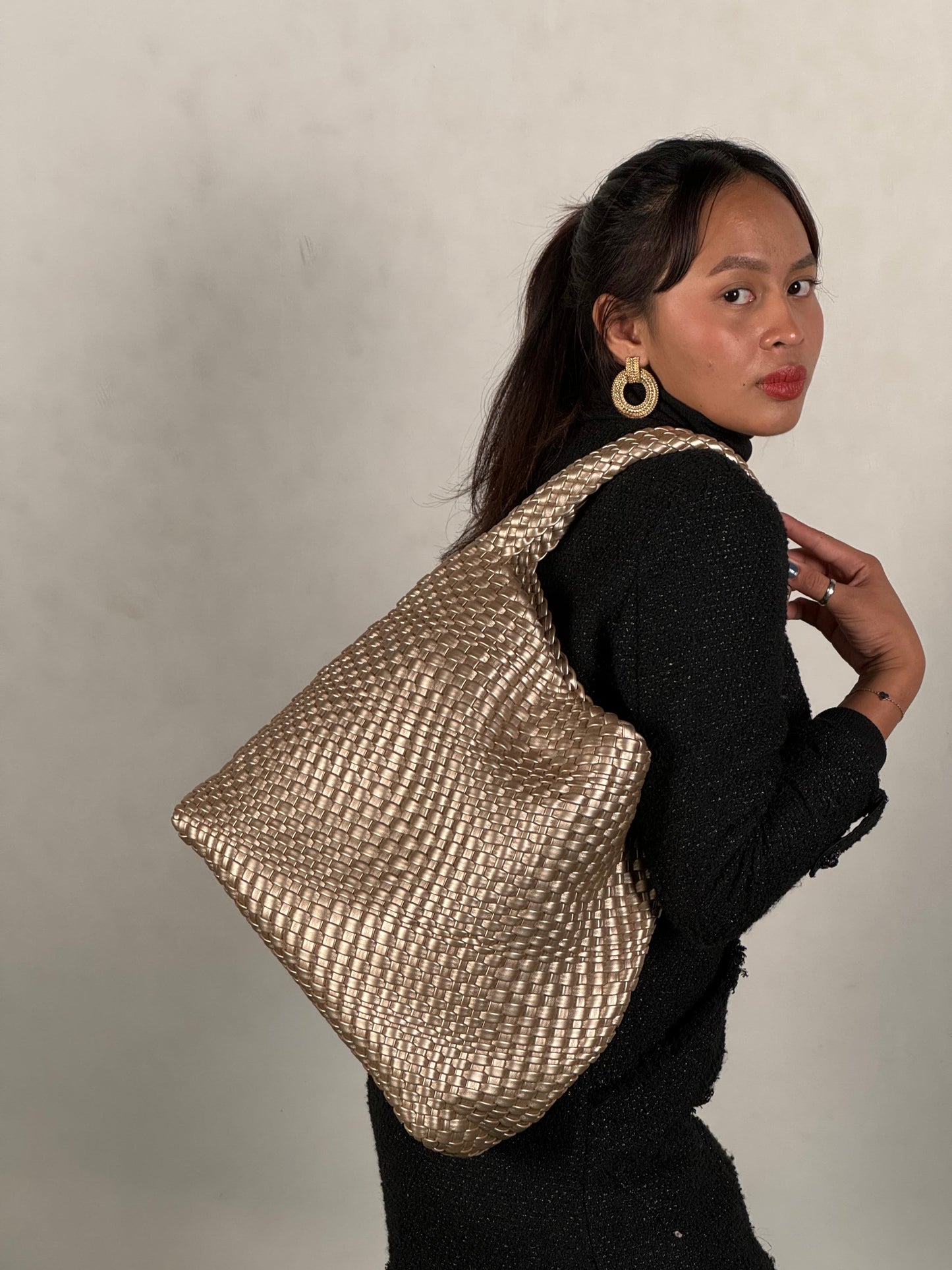 GOLD LARGE BINDLE BAG