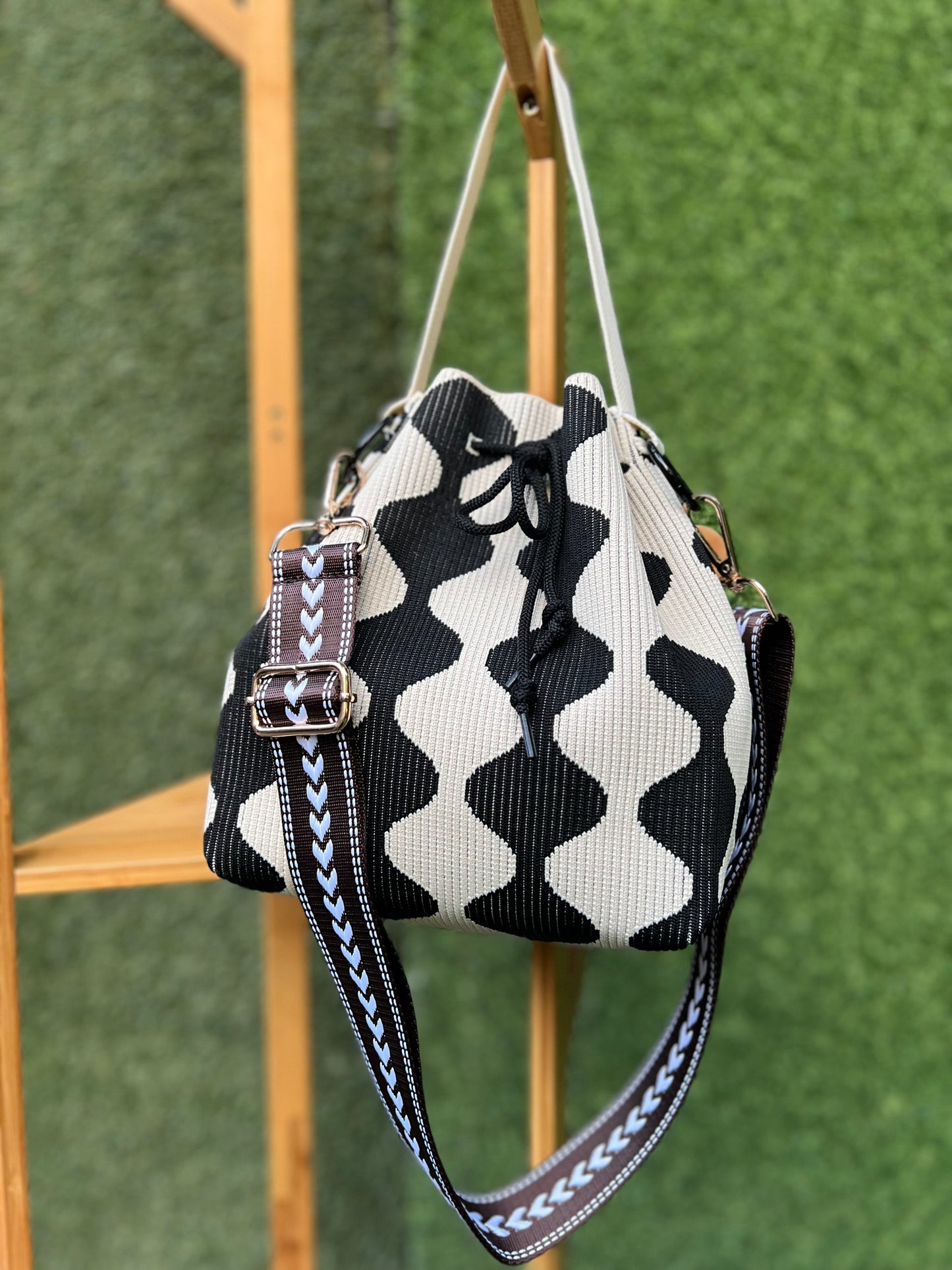 INA BUCKET BAG