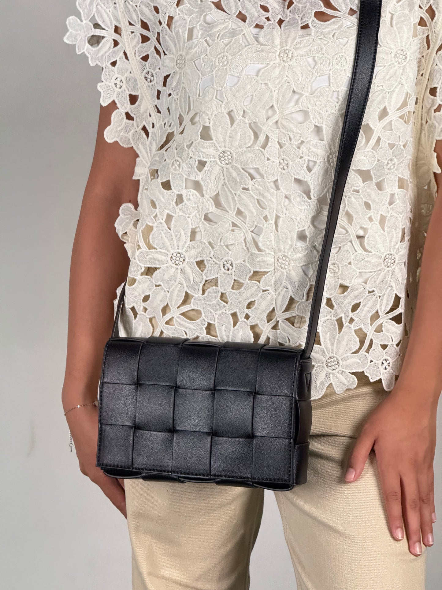 CASSETTE SLING BAG