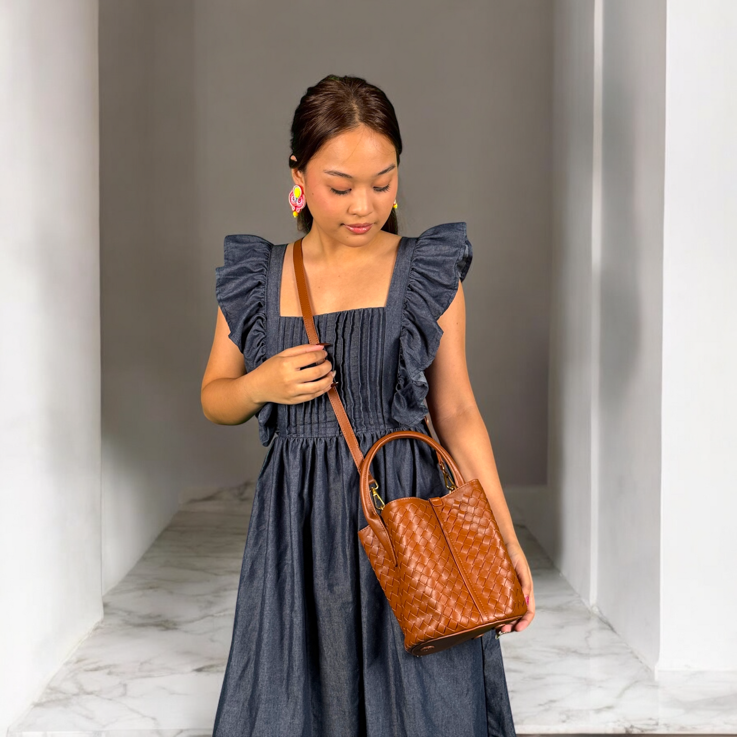 BUCKET LEATHER BAG TAN